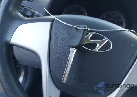 2013 Hyundai Accent Gls z USA, uszkodzony, nr VIN KMHCT4AE9DU318327